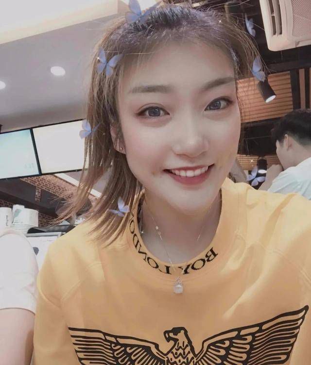 性赞助商的游泳俱乐部